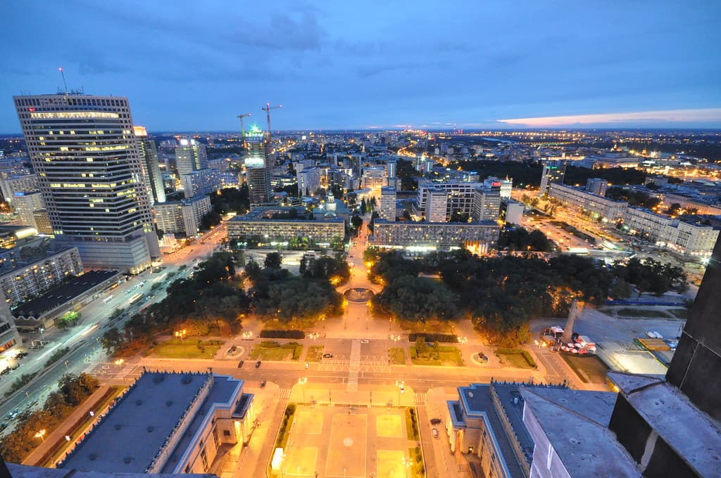 Warsaw banks rally as Fitch flags a wider Polish deficit
