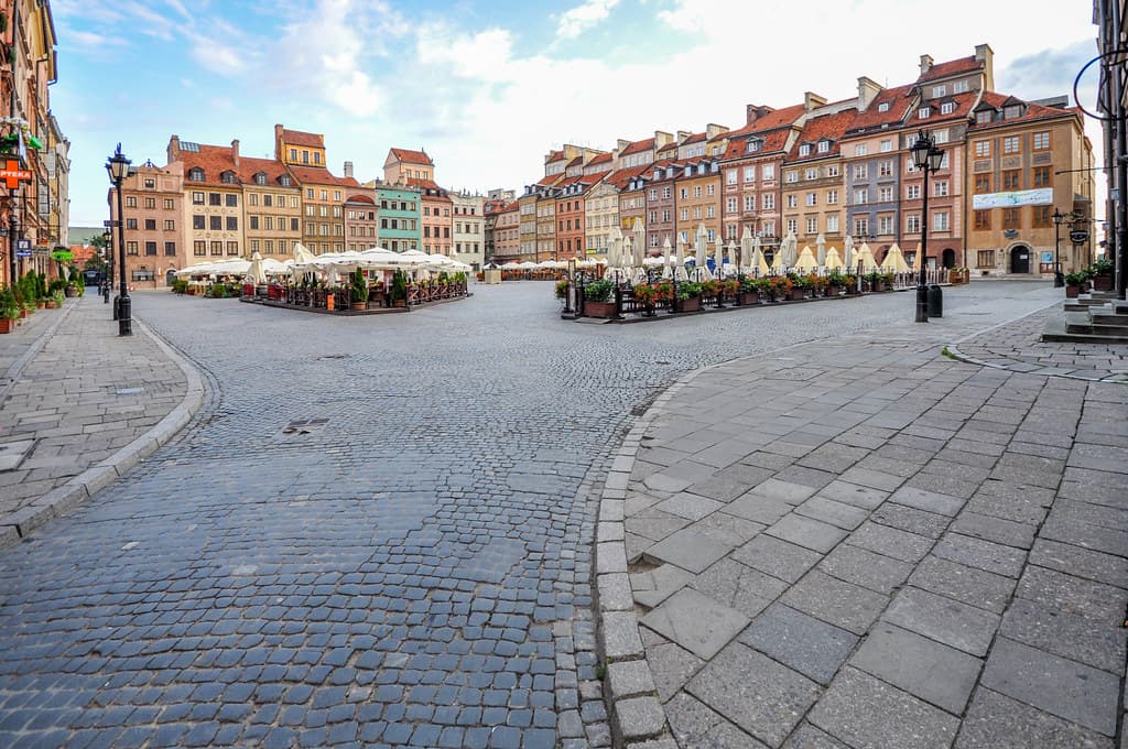 A weaker dollar, not just NBP cut bets, is now doing the work in Warsaw's rally